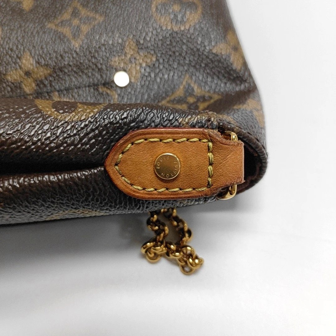 LOUIS VUITTON FAVORITE medium-sized brown coated canvas vintage handbag with gold hardware (90% New)